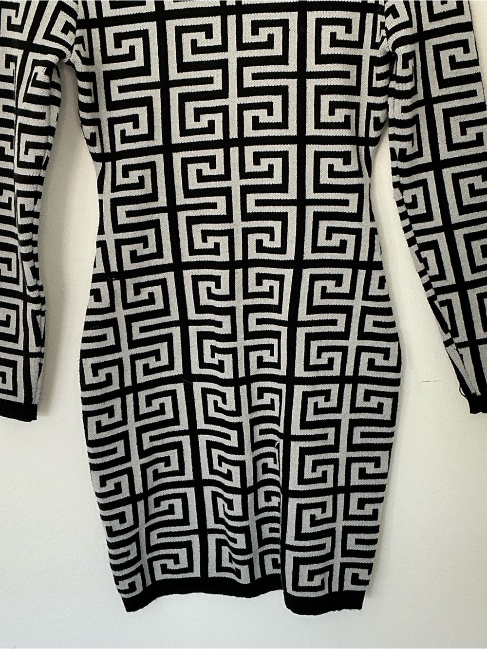 Black and White Geometric Knit Dress - Women's Long Sleeve Size Small - Picture 7 of 8